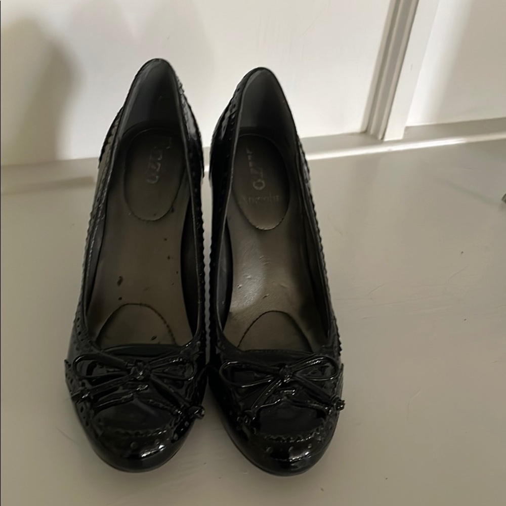 Enzo Angiolini Black Heels Classic Patent